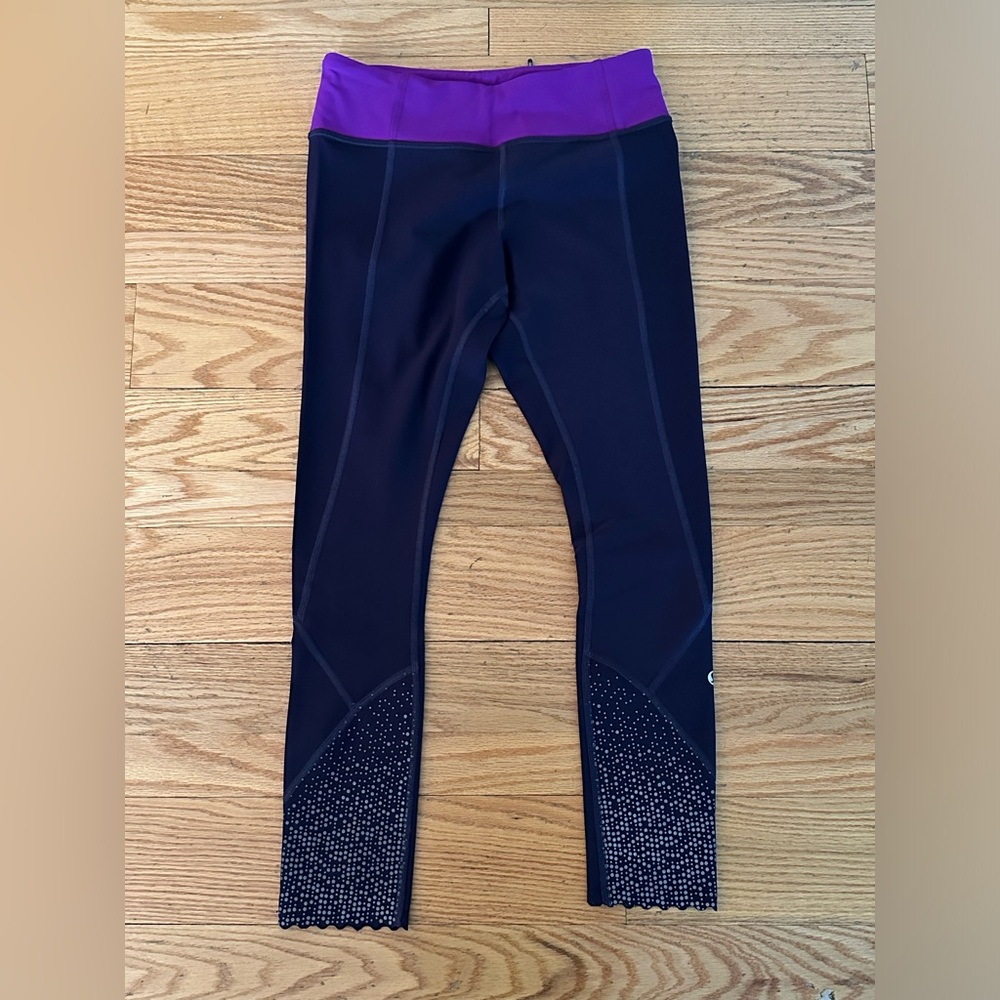 Lululemon Tight Stuff  Scalloped Hem Reflective Tightest Stuff Leggings Size 6